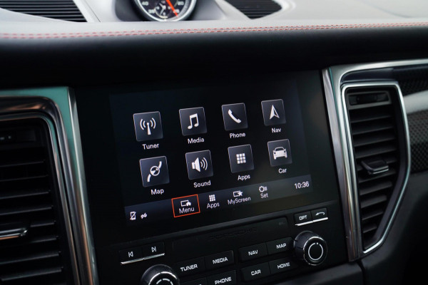 Porsche Macan 3.6 Turbo Performance Package | 440pk | PASM | Glazen Pano | Sport Chrono | Carbon Interieur