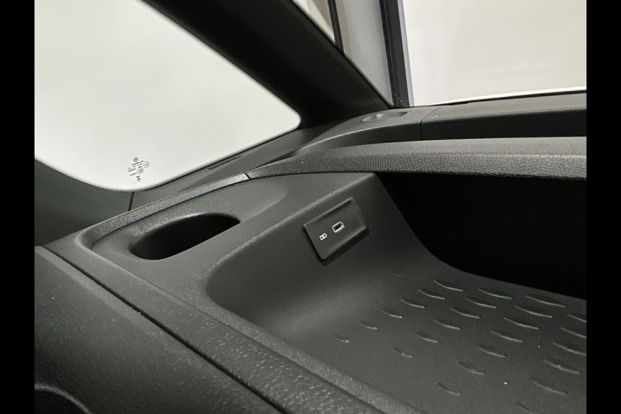 Volkswagen ID. Buzz Cargo 77 kWh | 3 zits! | Achterdeuren | Cruise Control | Parkeersensoren achter