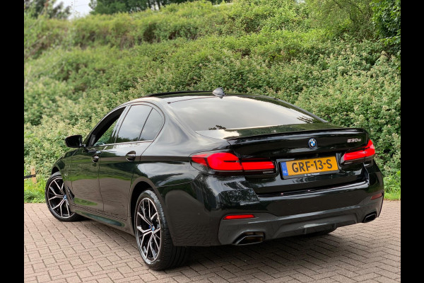 BMW 5 Serie 530e Business Edition Plus | M Sport | Leder | Camera | ACC | Schuifdak | 19 Inch |