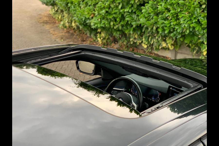 BMW 5 Serie 530e Business Edition Plus | M Sport | Leder | Camera | ACC | Schuifdak | 19 Inch |