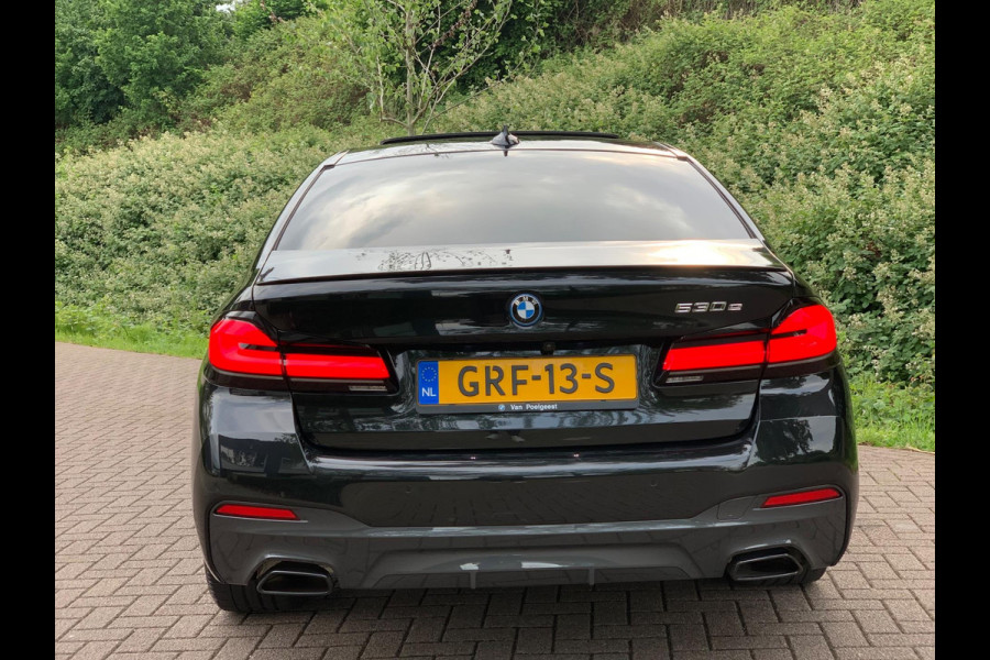 BMW 5 Serie 530e Business Edition Plus | M Sport | Leder | Camera | ACC | Schuifdak | 19 Inch |