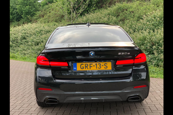 BMW 5 Serie 530e Business Edition Plus | M Sport | Leder | Camera | ACC | Schuifdak | 19 Inch |