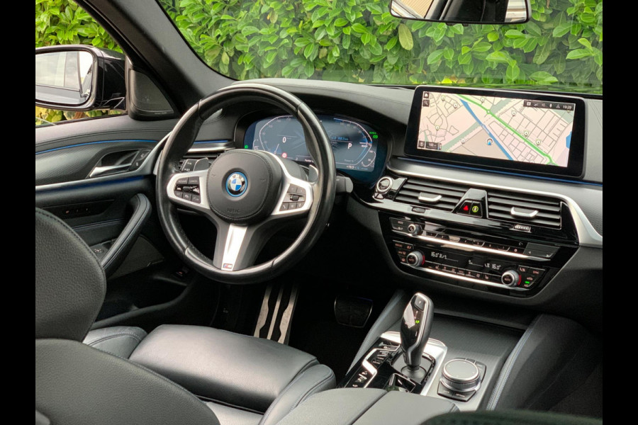 BMW 5 Serie 530e Business Edition Plus | M Sport | Leder | Camera | ACC | Schuifdak | 19 Inch |