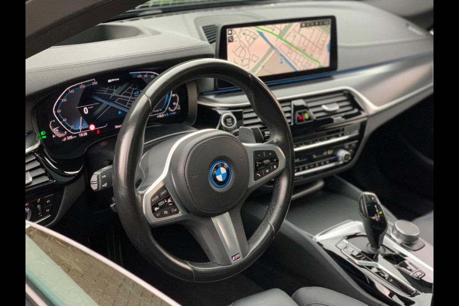 BMW 5 Serie 530e Business Edition Plus | M Sport | Leder | Camera | ACC | Schuifdak | 19 Inch |
