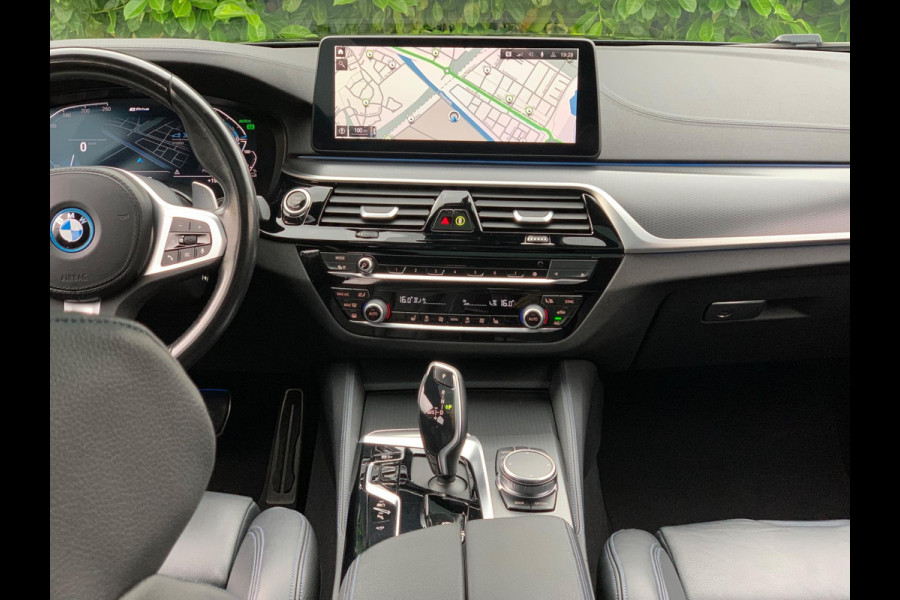 BMW 5 Serie 530e Business Edition Plus | M Sport | Leder | Camera | ACC | Schuifdak | 19 Inch |