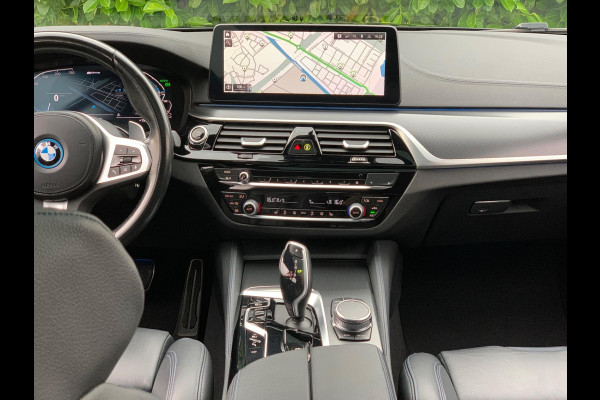 BMW 5 Serie 530e Business Edition Plus | M Sport | Leder | Camera | ACC | Schuifdak | 19 Inch |