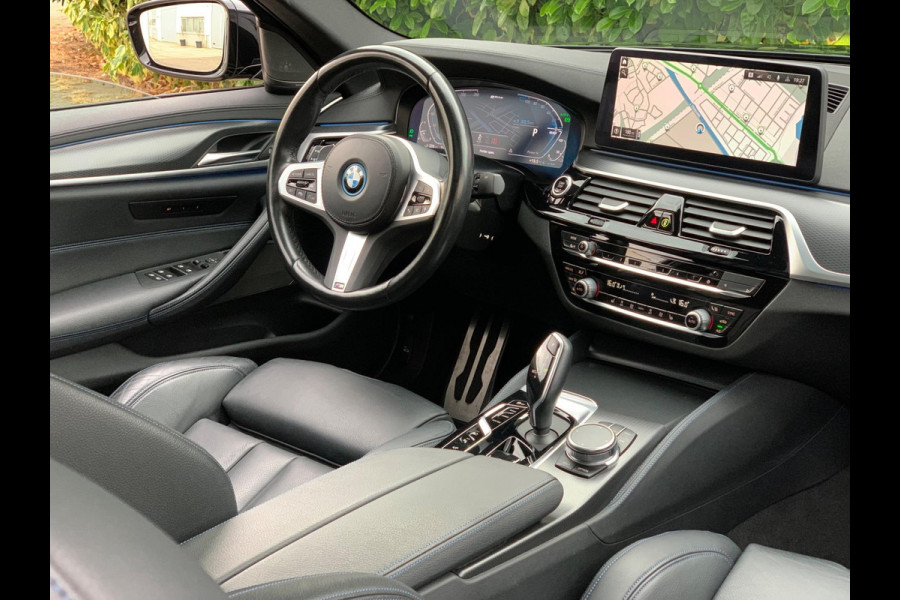 BMW 5 Serie 530e Business Edition Plus | M Sport | Leder | Camera | ACC | Schuifdak | 19 Inch |