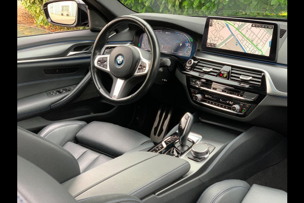 BMW 5 Serie 530e Business Edition Plus | M Sport | Leder | Camera | ACC | Schuifdak | 19 Inch |