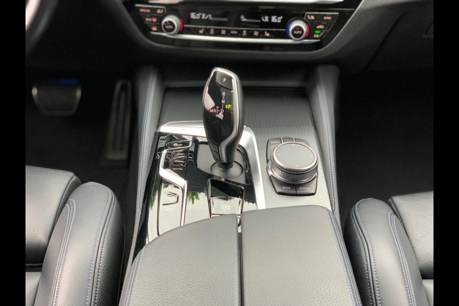BMW 5 Serie 530e Business Edition Plus | M Sport | Leder | Camera | ACC | Schuifdak | 19 Inch |