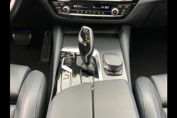 BMW 5 Serie 530e Business Edition Plus | M Sport | Leder | Camera | ACC | Schuifdak | 19 Inch |
