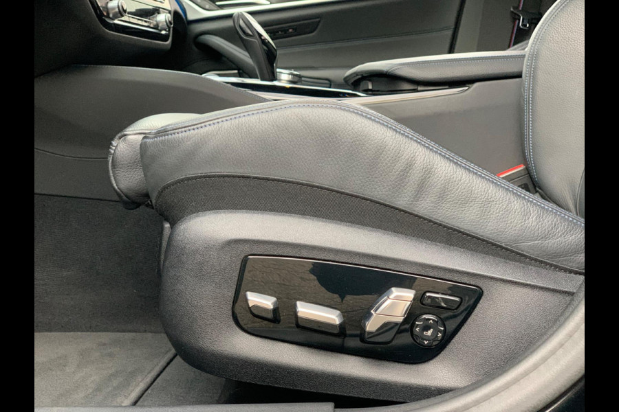 BMW 5 Serie 530e Business Edition Plus | M Sport | Leder | Camera | ACC | Schuifdak | 19 Inch |