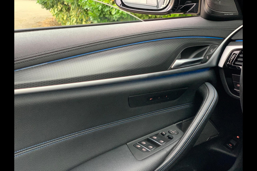 BMW 5 Serie 530e Business Edition Plus | M Sport | Leder | Camera | ACC | Schuifdak | 19 Inch |