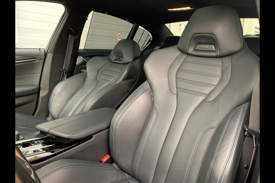 BMW 5 Serie 530e Business Edition Plus | M Sport | Leder | Camera | ACC | Schuifdak | 19 Inch |