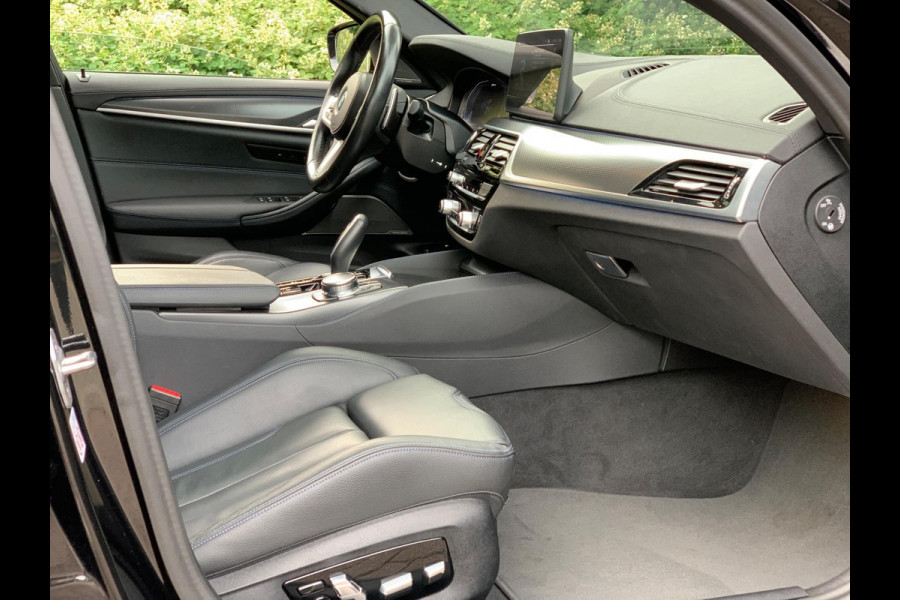 BMW 5 Serie 530e Business Edition Plus | M Sport | Leder | Camera | ACC | Schuifdak | 19 Inch |