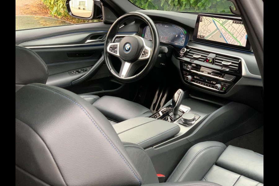 BMW 5 Serie 530e Business Edition Plus | M Sport | Leder | Camera | ACC | Schuifdak | 19 Inch |