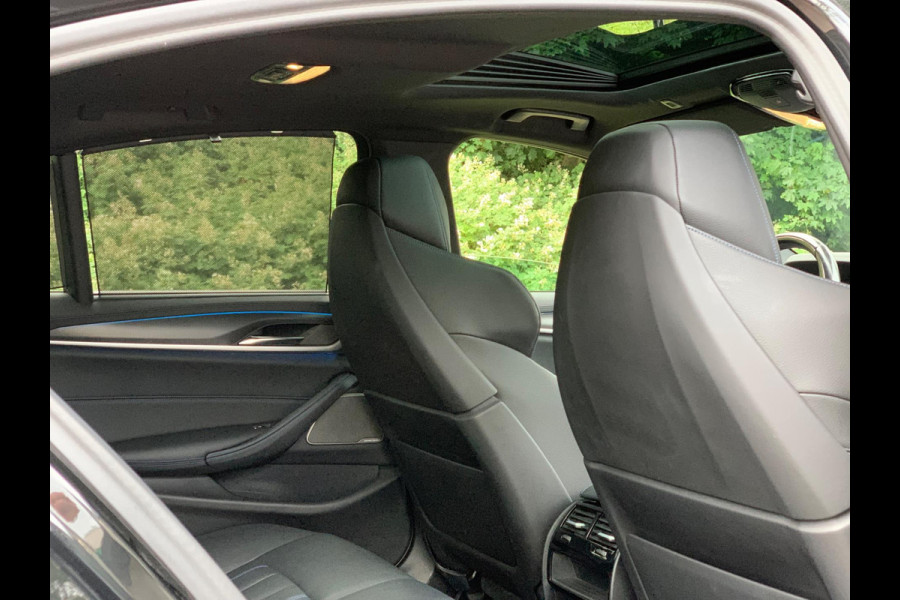 BMW 5 Serie 530e Business Edition Plus | M Sport | Leder | Camera | ACC | Schuifdak | 19 Inch |