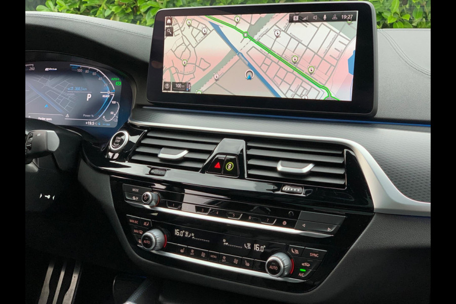 BMW 5 Serie 530e Business Edition Plus | M Sport | Leder | Camera | ACC | Schuifdak | 19 Inch |