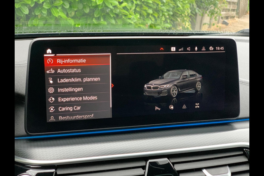 BMW 5 Serie 530e Business Edition Plus | M Sport | Leder | Camera | ACC | Schuifdak | 19 Inch |