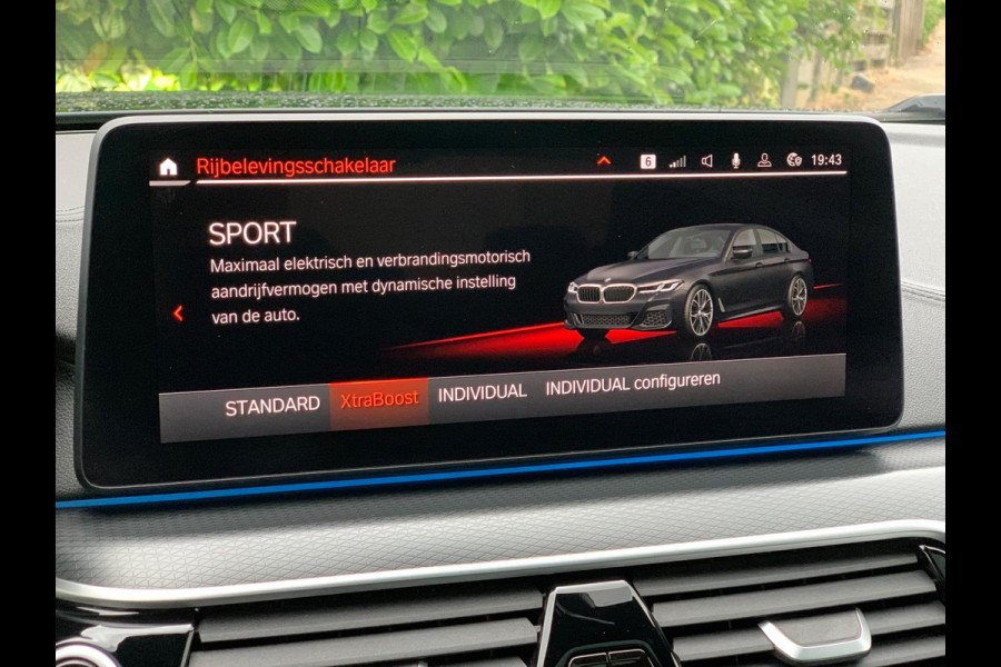 BMW 5 Serie 530e Business Edition Plus | M Sport | Leder | Camera | ACC | Schuifdak | 19 Inch |