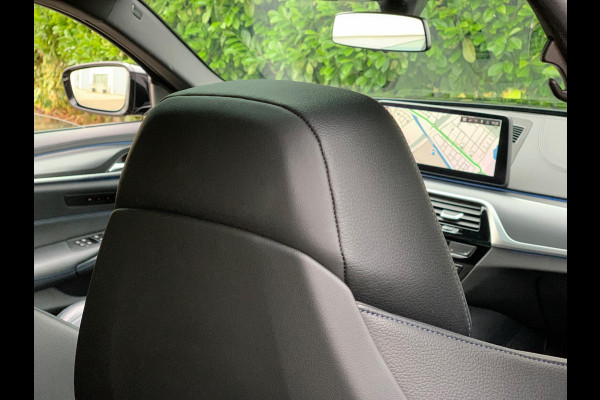 BMW 5 Serie 530e Business Edition Plus | M Sport | Leder | Camera | ACC | Schuifdak | 19 Inch |