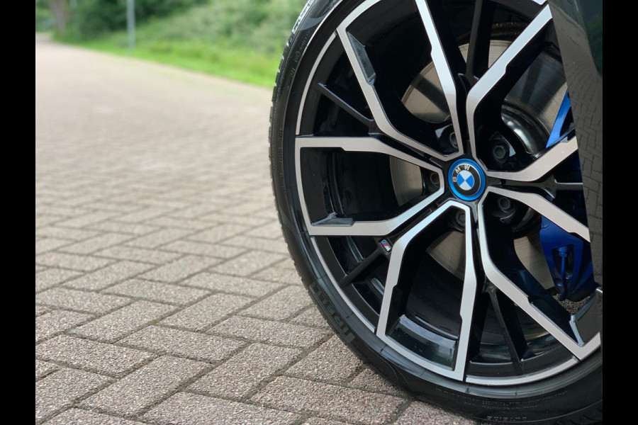BMW 5 Serie 530e Business Edition Plus | M Sport | Leder | Camera | ACC | Schuifdak | 19 Inch |