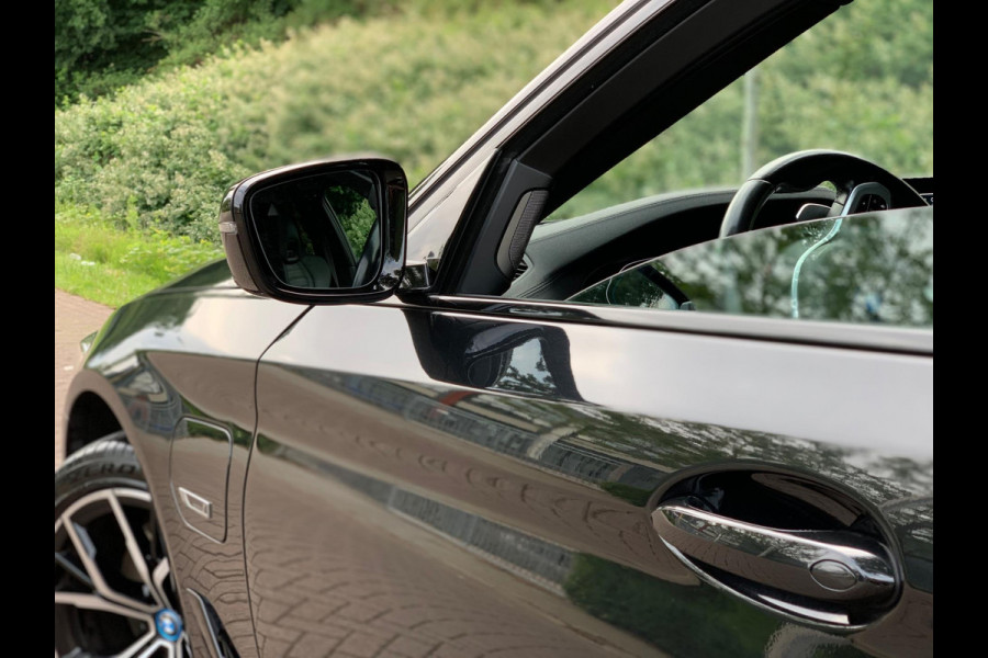 BMW 5 Serie 530e Business Edition Plus | M Sport | Leder | Camera | ACC | Schuifdak | 19 Inch |