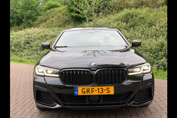 BMW 5 Serie 530e Business Edition Plus | M Sport | Leder | Camera | ACC | Schuifdak | 19 Inch |