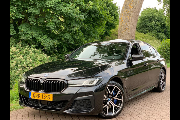 BMW 5 Serie 530e Business Edition Plus | M Sport | Leder | Camera | ACC | Schuifdak | 19 Inch |