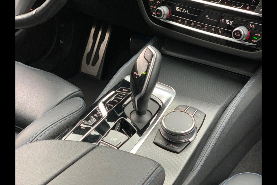 BMW 5 Serie 530e Business Edition Plus | M Sport | Leder | Camera | ACC | Schuifdak | 19 Inch |