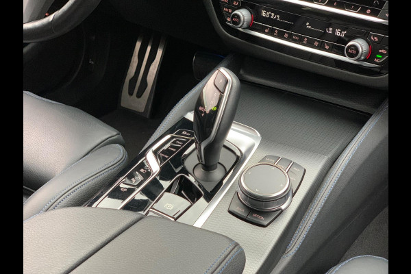 BMW 5 Serie 530e Business Edition Plus | M Sport | Leder | Camera | ACC | Schuifdak | 19 Inch |