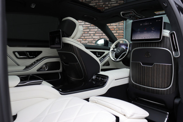 Mercedes-Benz S-Klasse 580 e 4MATIC Maybach Aut9 | 'Night Series' | High End interieurpakket | Luchtvering | Burmester 4D-sound | Vlakkenverwarming | Kuitmassage | Chauffeurspakket | Klaptafels Achter | Entertainment Achter | Panoramadak |