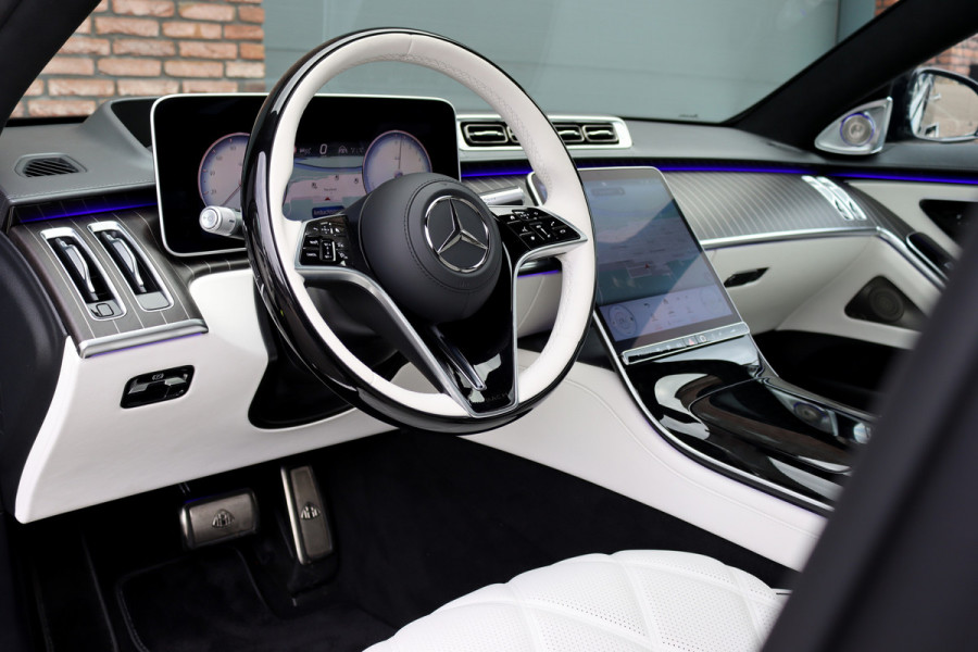 Mercedes-Benz S-Klasse 580 e 4MATIC Maybach Aut9 | 'Night Series' | High End interieurpakket | Luchtvering | Burmester 4D-sound | Vlakkenverwarming | Kuitmassage | Chauffeurspakket | Klaptafels Achter | Entertainment Achter | Panoramadak |