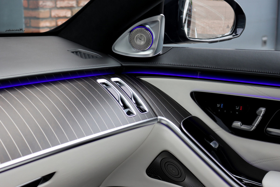 Mercedes-Benz S-Klasse 580 e 4MATIC Maybach Aut9 | 'Night Series' | High End interieurpakket | Luchtvering | Burmester 4D-sound | Vlakkenverwarming | Kuitmassage | Chauffeurspakket | Klaptafels Achter | Entertainment Achter | Panoramadak |