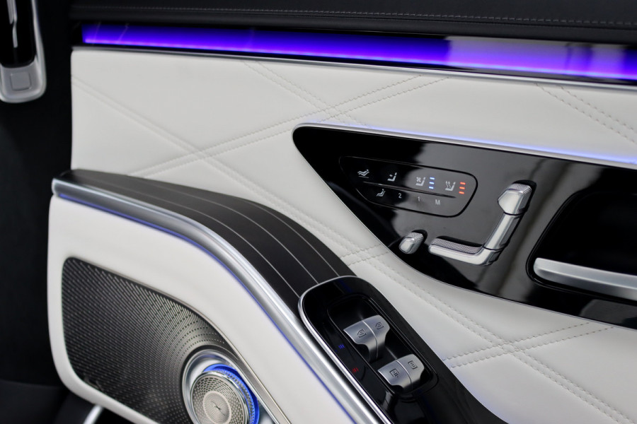 Mercedes-Benz S-Klasse 580 e 4MATIC Maybach Aut9 | 'Night Series' | High End interieurpakket | Luchtvering | Burmester 4D-sound | Vlakkenverwarming | Kuitmassage | Chauffeurspakket | Klaptafels Achter | Entertainment Achter | Panoramadak |