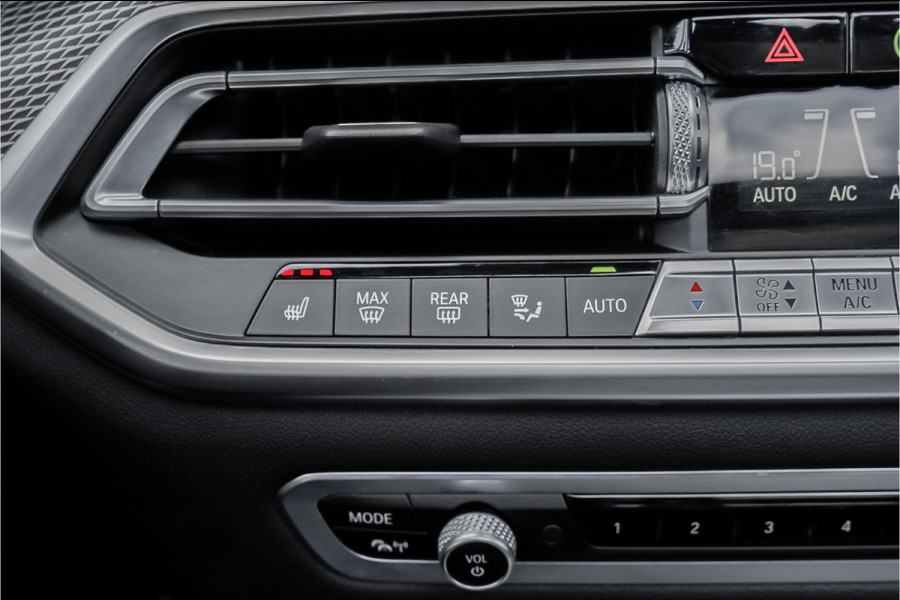 BMW X5 M50d M-Sport Laser Pano H/K Trekhaak Soft Close Massage