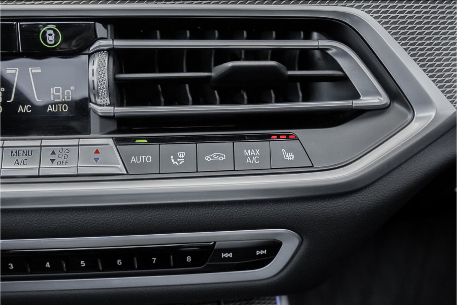 BMW X5 M50d M-Sport Laser Pano H/K Trekhaak Soft Close Massage