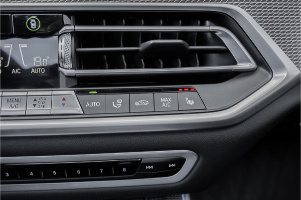 BMW X5 M50d M-Sport Laser Pano H/K Trekhaak Soft Close Massage