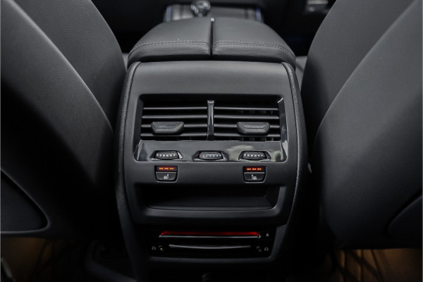 BMW X5 M50d M-Sport Laser Pano H/K Trekhaak Soft Close Massage