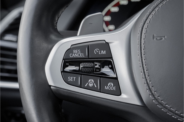 BMW X5 M50d M-Sport Laser Pano H/K Trekhaak Soft Close Massage