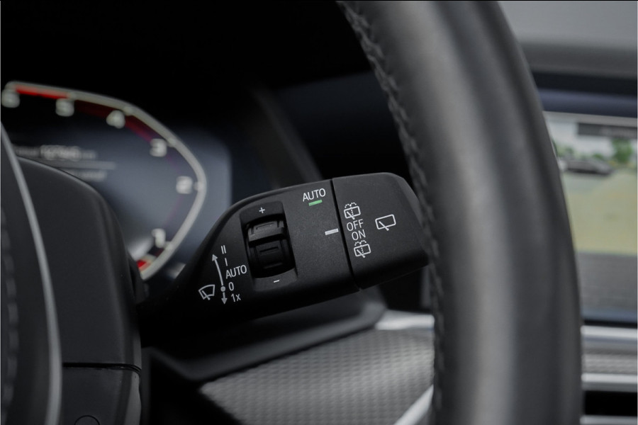 BMW X5 M50d M-Sport Laser Pano H/K Trekhaak Soft Close Massage