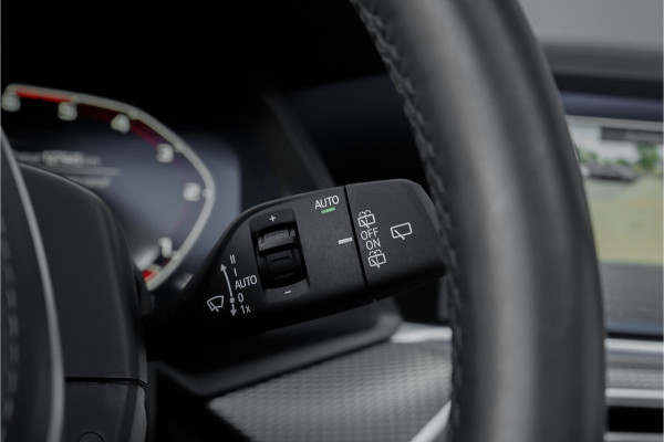 BMW X5 M50d M-Sport Laser Pano H/K Trekhaak Soft Close Massage