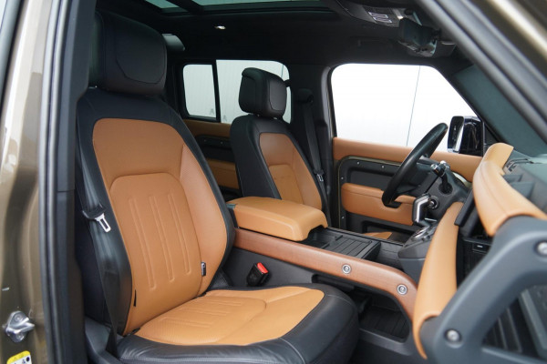 Land Rover Defender 110 3.0 P400 110 X 7-pers. / Milltek / Head-Up / Stoelkoeling / Pano / Trekhaak / Clearsight / Full Options!