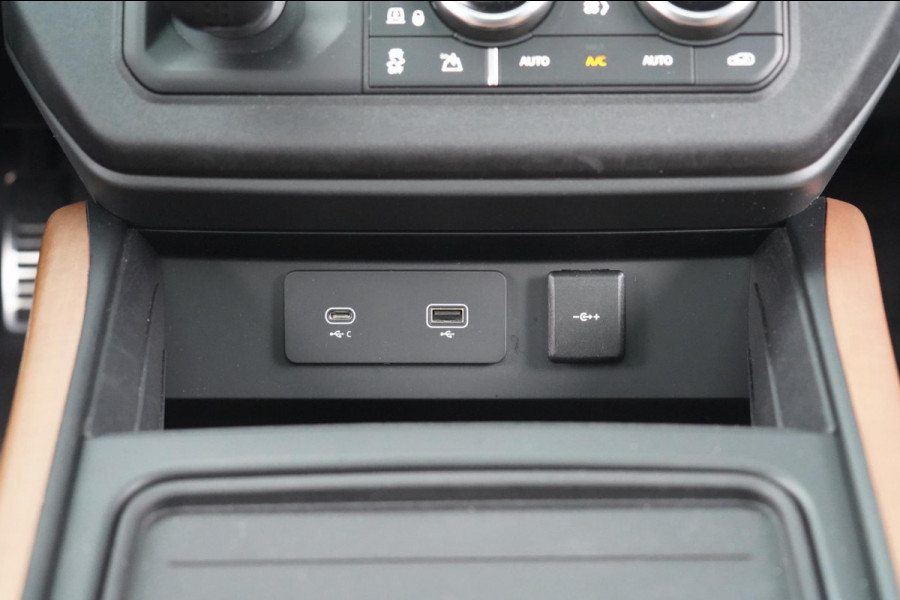 Land Rover Defender 110 3.0 P400 110 X 7-pers. / Milltek / Head-Up / Stoelkoeling / Pano / Trekhaak / Clearsight / Full Options!
