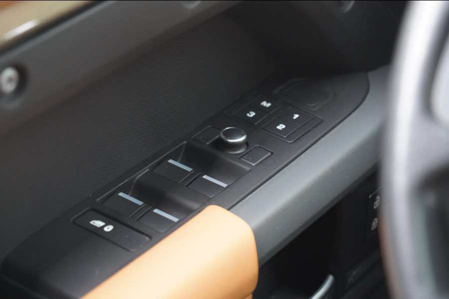 Land Rover Defender 110 3.0 P400 110 X 7-pers. / Milltek / Head-Up / Stoelkoeling / Pano / Trekhaak / Clearsight / Full Options!