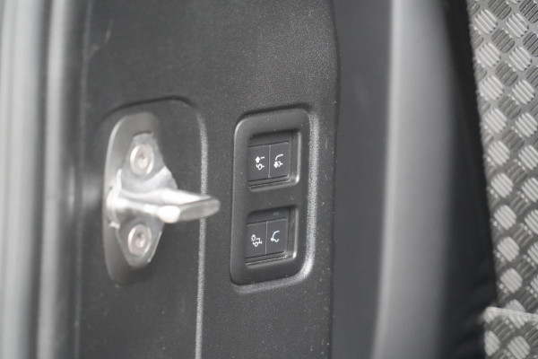 Land Rover Defender 110 3.0 P400 110 X 7-pers. / Milltek / Head-Up / Stoelkoeling / Pano / Trekhaak / Clearsight / Full Options!