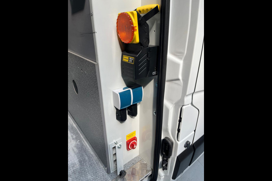Renault Master Servicewagen T35 2.3 dCi 145pk euro6 L2H2 BOTT Inrichting, Victron omvormer, Standkachel, Trekhaak, RIJKLAARPRIJS!