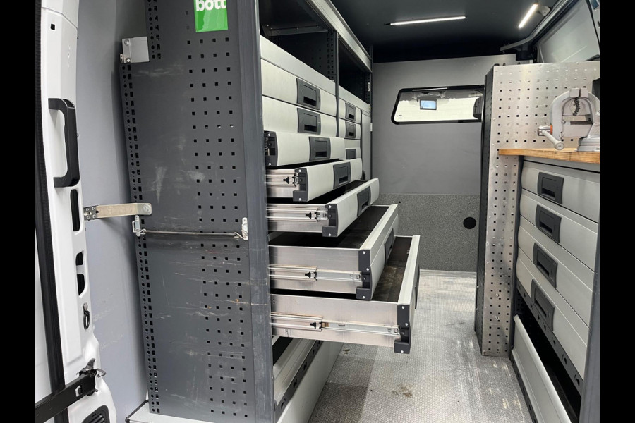 Renault Master Servicewagen T35 2.3 dCi 145pk euro6 L2H2 BOTT Inrichting, Victron omvormer, Standkachel, Trekhaak, RIJKLAARPRIJS!
