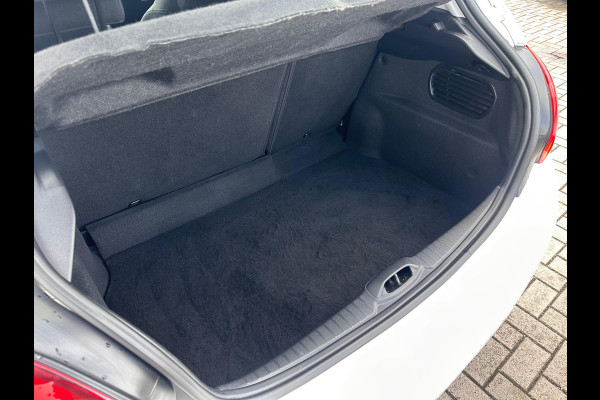Peugeot 208 1.2 PureTech Signature AUTOMAAT | CARPLAY | AIRCO |
