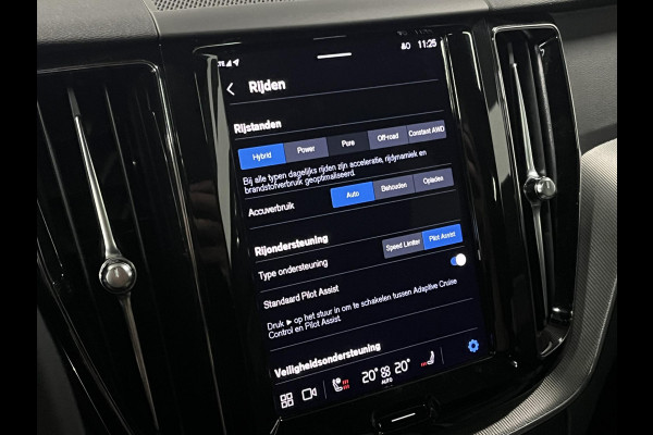 Volvo XC60 2.0 T6 Plug-in hybrid AWD R-Design Trekhaak | Open dak | Adaptive Cruise control | Harman/Kardon | Camera