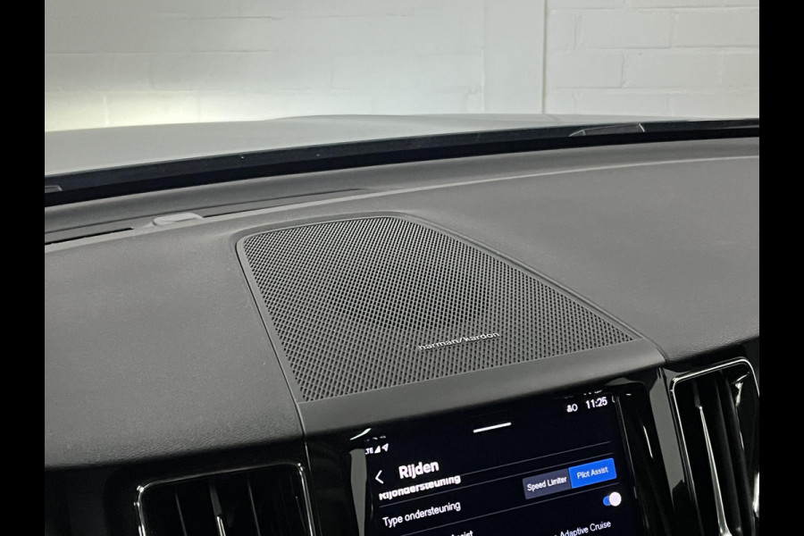Volvo XC60 2.0 T6 Plug-in hybrid AWD R-Design Trekhaak | Open dak | Adaptive Cruise control | Harman/Kardon | Camera